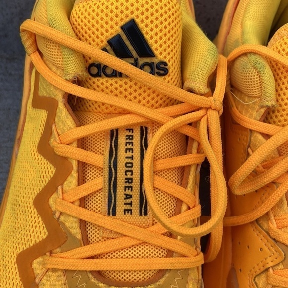 Adidas DON issue 2 crayons 🖍 yellow GS Size 5.5 - Picture 3 of 13